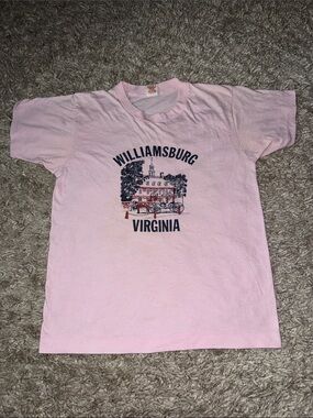 Vintage 80s/90s Collegiate Pacific Pink Williamsburg Virginia Graphic Tee - M